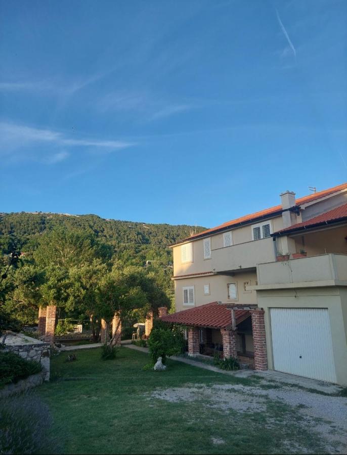 Novouredeni Apartman Marko Mundanije Exterior foto