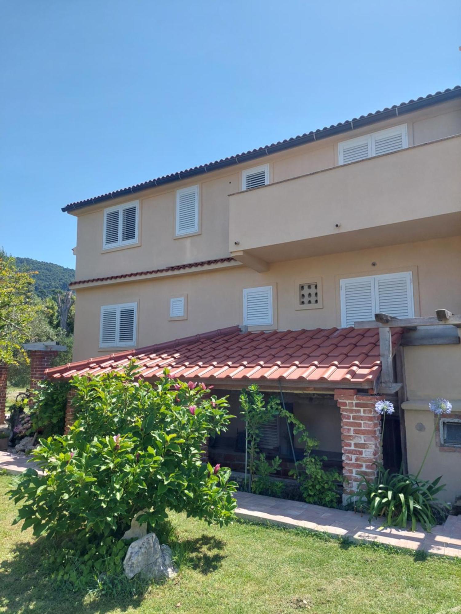 Novouredeni Apartman Marko Mundanije Exterior foto